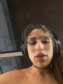 sweetwanda online show from 04-14-26, 04:24