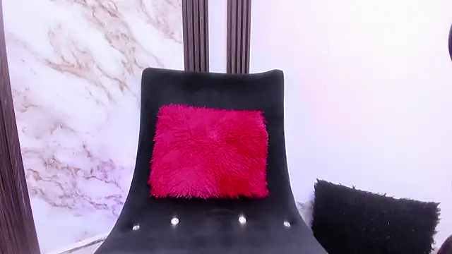 Nina vegas online show from 05-18-26, 01:39