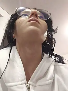 Naomimolie online show from 05-16-26, 11:31