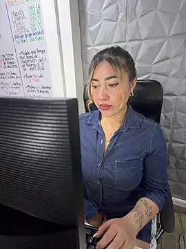 Snapshot of ManuelaVeeleez chatting on 04-22-26, 01:52 ManuelaVeeleez online show from 04-22-26, 01:52