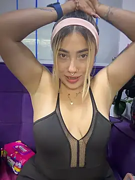 Snapshot of ManuelaVeeleez chatting on 05-28-26, 04:54 ManuelaVeeleez online show from 05-28-26, 04:54