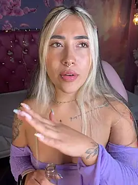 Snapshot of ManuelaVeeleez chatting on 07-05-26, 04:19 ManuelaVeeleez online show from 07-05-26, 04:19