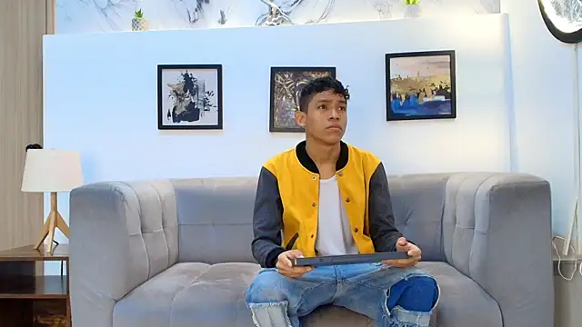 SKINNY BOYXXX online show from 04-12-26, 07:13