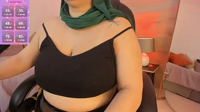 Snapshot of _Azahaaraa_ chatting on 06-20-26, 04:04 Azahaaraa online show from 06-20-26, 04:04