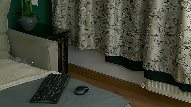 SkinnyNatty online show from 05-07-26, 03:56