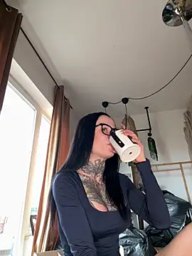 SkinnyLilly online show from 04-12-26, 02:00