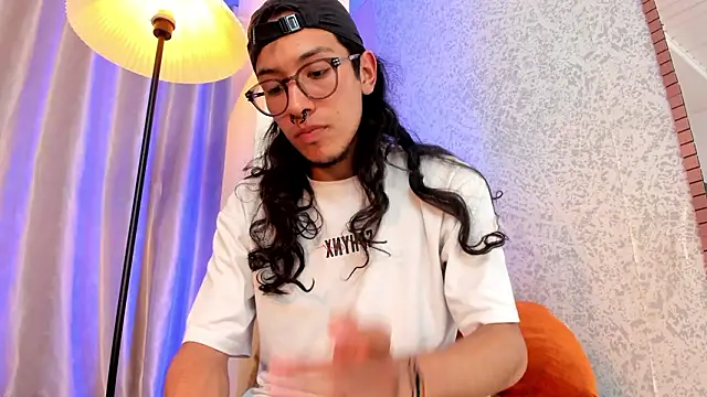 Snapshot of Enzo_rey chatting on 03-03-26, 09:21 Enzo rey online show from 03-03-26, 09:21