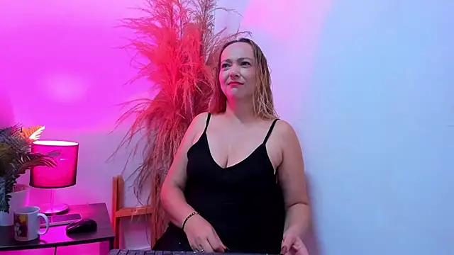 KahiaSmith online show from 07-09-26, 01:04