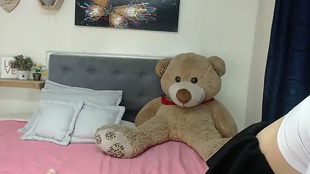 Celeste  London online show from 04-05-26, 05:43