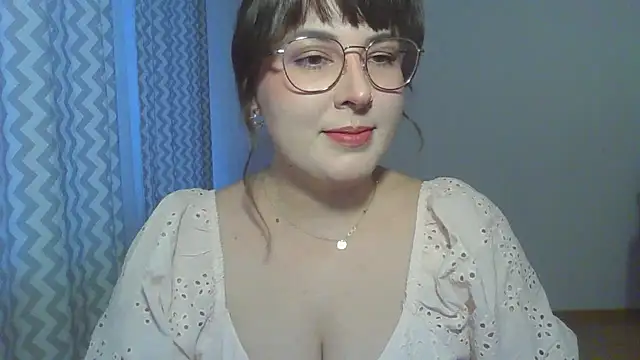 Snapshot of ClaraHard chatting on 06-10-26, 05:45 ClaraHard online show from 06-10-26, 05:45