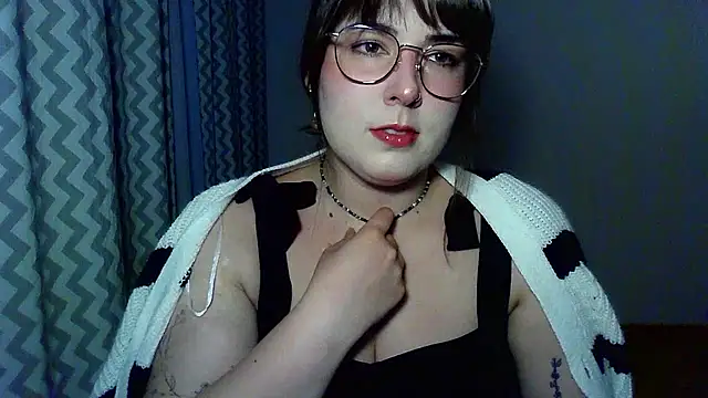 Snapshot of ClaraHard chatting on 07-12-26, 06:43 ClaraHard online show from 07-12-26, 06:43