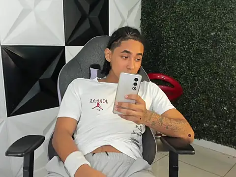 taylor bigdick18 online show from 03-26-26, 01:22