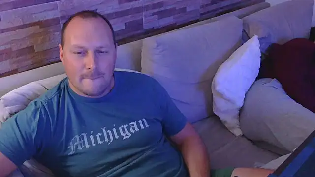 lustonfan online show from 04-17-26, 01:30