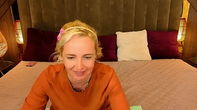 Snapshot of Alaska_Si chatting on 05-24-26, 12:43 Alaska Si online show from 05-24-26, 12:43
