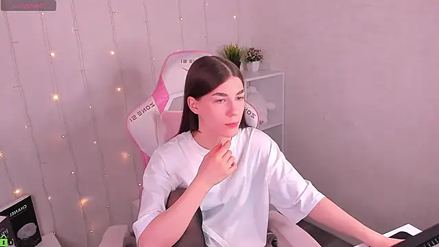 LunaRossaa online show from 03-25-26, 11:55