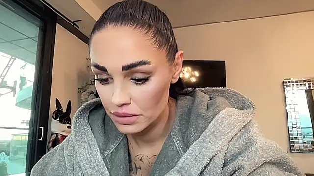 AMBER HARD online show from 04-16-26, 06:09