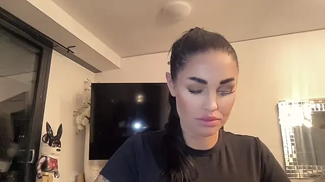 AMBER HARD online show from 04-21-26, 10:01