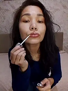 HollyXMolly online show from 03-18-26, 05:49