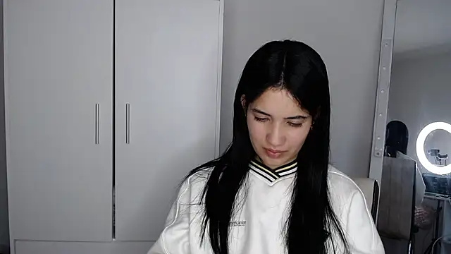 Snapshot of Lucy_engel chatting on 05-17-26, 01:40 Lucy engel online show from 05-17-26, 01:40