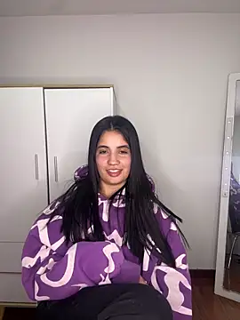 Snapshot of Lucy_engel chatting on 05-27-26, 01:57 Lucy engel online show from 05-27-26, 01:57