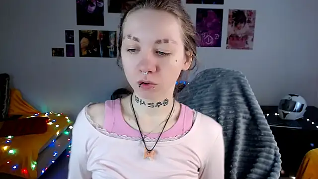 Nica Kawaii online show from 04-17-26, 09:23