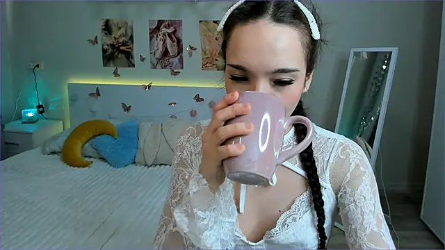 Milly Lane online show from 05-15-26, 03:13