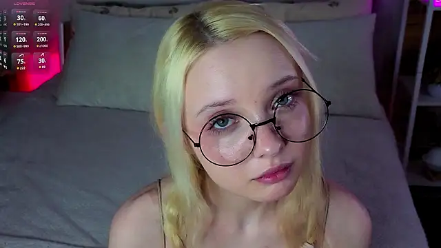 Snapshot of TwilaDona chatting on 03-09-26, 01:31 TwilaDona online show from 03-09-26, 01:31