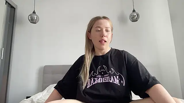 Snapshot of alyrasun chatting on 06-27-26, 12:22 alyrasun online show from 06-27-26, 12:22