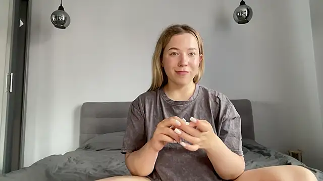 Snapshot of alyrasun chatting on 07-18-26, 09:35 alyrasun online show from 07-18-26, 09:35