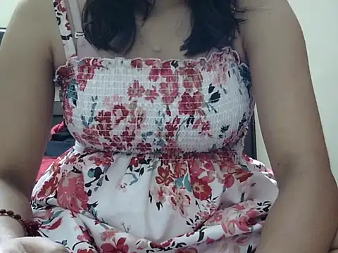 Snapshot of kAVYA_05 chatting on 07-09-26, 05:28 kAVYA 05 online show from 07-09-26, 05:28