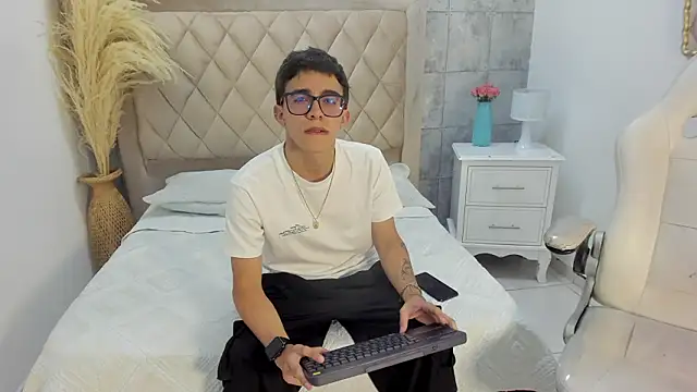 TylerCross  online show from 03-17-26, 08:34