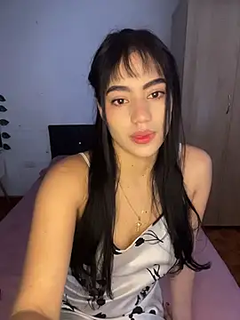 Snapshot of Ariel_blake chatting on 06-27-26, 04:01 Ariel blake online show from 06-27-26, 04:01