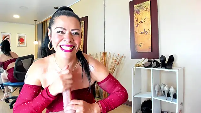 Snapshot of SofiiMontes chatting on 07-17-26, 12:12 SofiiMontes online show from 07-17-26, 12:12
