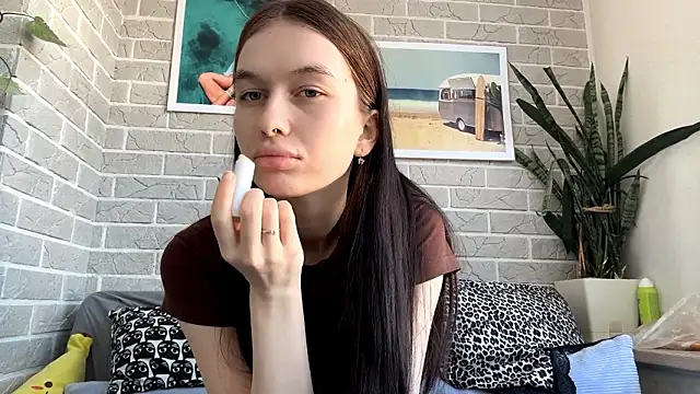 LaraDraggoo online show from 03-19-26, 12:20