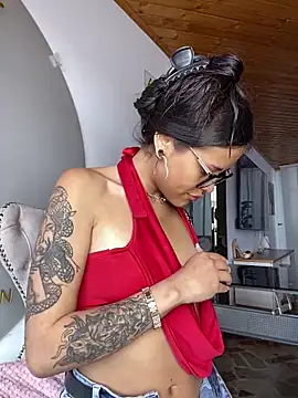 Cloe pink1 online show from 03-25-26, 01:50