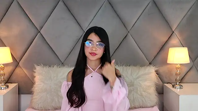 Snapshot of OliviaDiaz chatting on 06-21-26, 12:13 OliviaDiaz online show from 06-21-26, 12:13