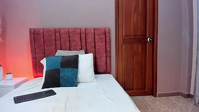 FreyaCameron online show from 04-27-26, 12:58