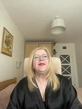 JanieLight53 online show from 04-19-26, 10:36
