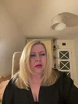 Snapshot of JanieLight53 chatting on 06-17-26, 10:32 JanieLight53 online show from 06-17-26, 10:32