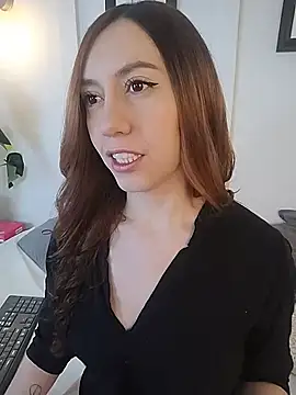 Snapshot of Fer_Luxx chatting on 07-24-26, 11:30 Fer Luxx online show from 07-24-26, 11:30