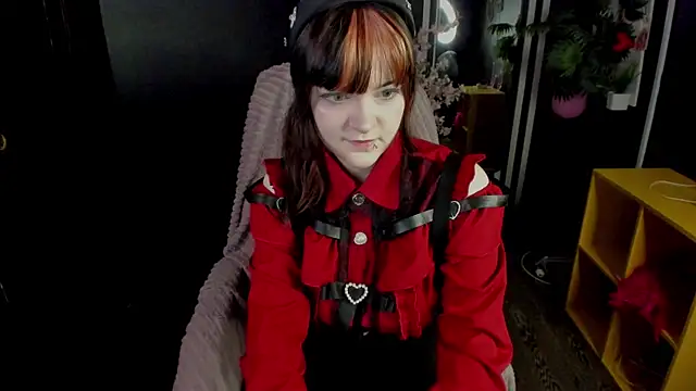 EsterTwilight online show from 05-16-26, 04:06