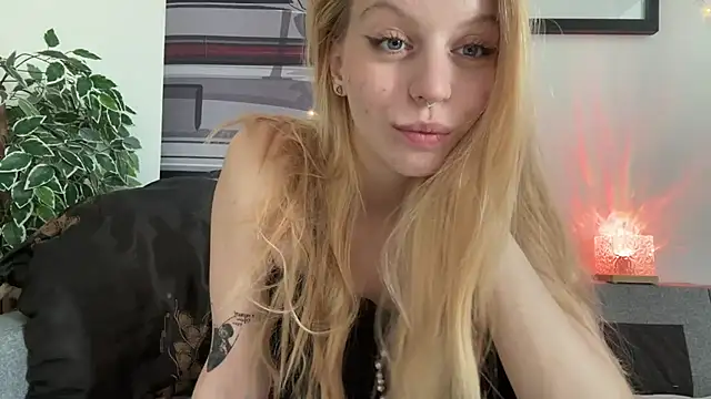 Snapshot of Fanny_Fresh chatting on 07-16-26, 08:09 Fanny Fresh online show from 07-16-26, 08:09