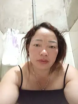 Snapshot of Yellow-pink chatting on 06-16-26, 10:45 Yellow-pink online show from 06-16-26, 10:45