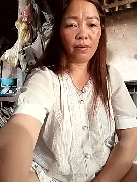 Snapshot of Yellow-pink chatting on 06-23-26, 03:37 Yellow-pink online show from 06-23-26, 03:37