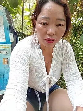 Snapshot of Yellow-pink chatting on 07-20-26, 10:50 Yellow-pink online show from 07-20-26, 10:50