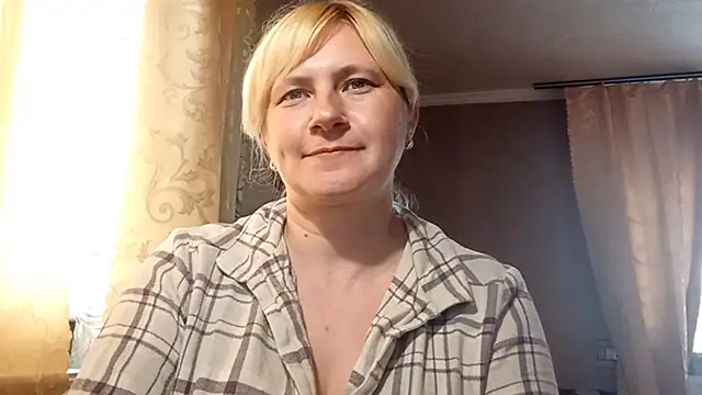 Snapshot of DiamondLady555 chatting on 05-31-26, 10:22 DiamondLady555 online show from 05-31-26, 10:22