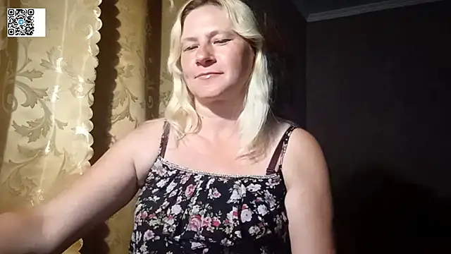 Snapshot of DiamondLady555 chatting on 07-07-26, 06:01 DiamondLady555 online show from 07-07-26, 06:01