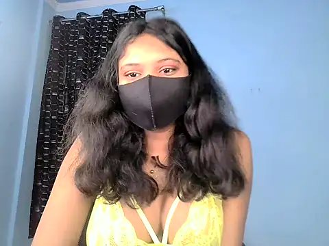 Snapshot of KASHISH_SINGH_ chatting on 05-12-26, 09:28 KASHISH SINGH online show from 05-12-26, 09:28