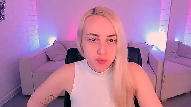 CarolMoor online show from 04-08-26, 09:09