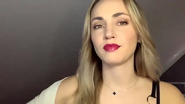 Snapshot of ScarlettSensitive chatting on 05-02-26, 02:22 ScarlettSensitive online show from 05-02-26, 02:22